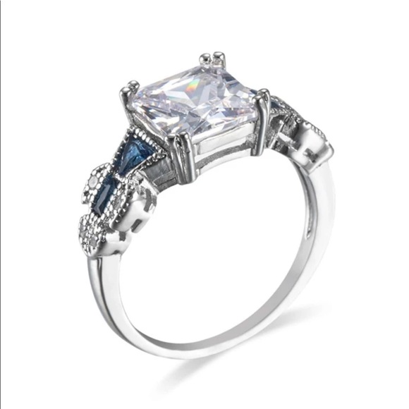 925 Sterling Silver Cubic Zirconia Ring - Picture 4 of 8